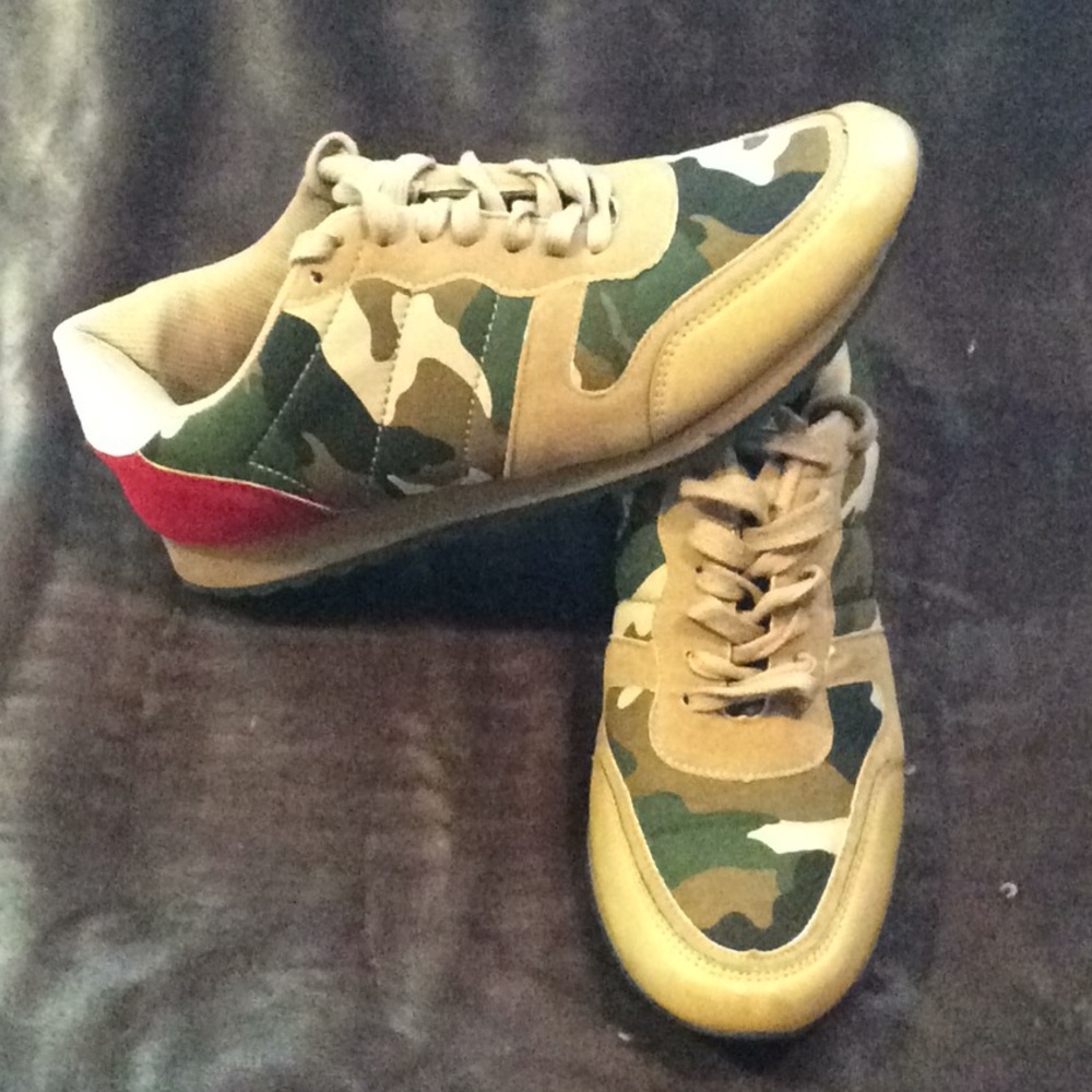 ‘DOLLHOUSE’ Brand Sneakers